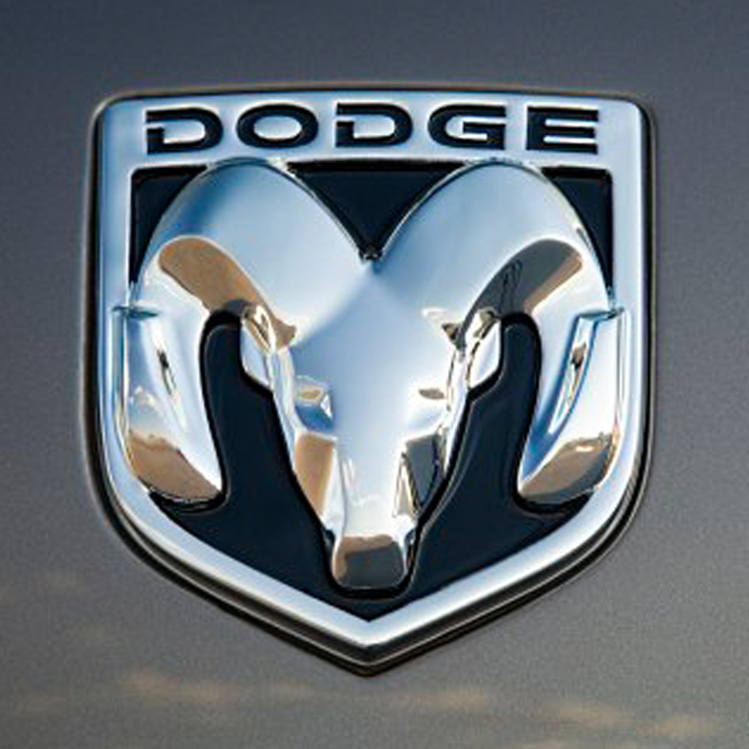 Бык на какой машине. Марка машины Додж. Додж значок машины. Dodge Ram логотип. Додж Челленджер эмблема.