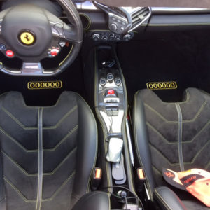 bilmattor ferrari 458 inne logga