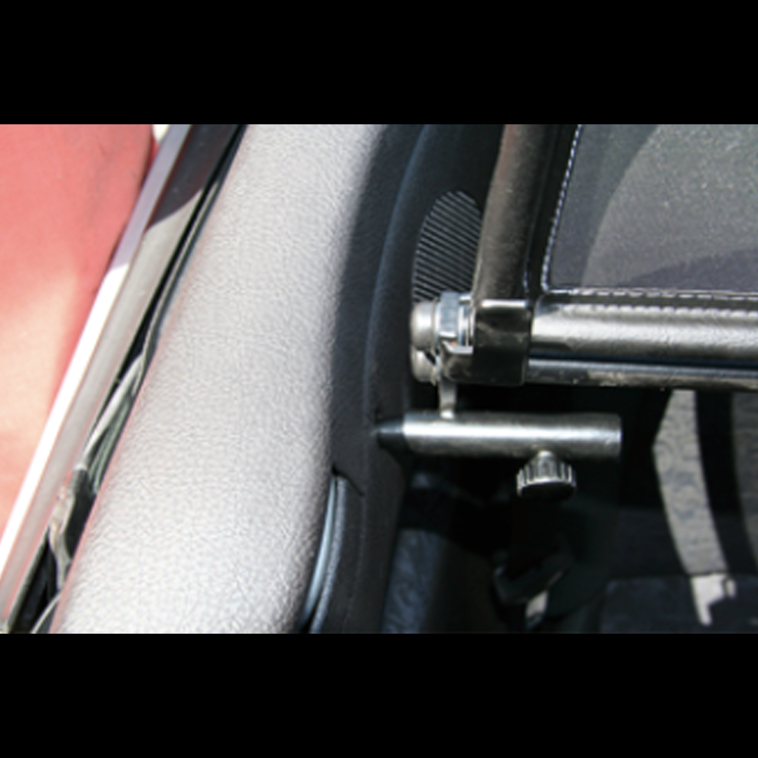 Vindskydd Peugeot 206 CC fäste sida