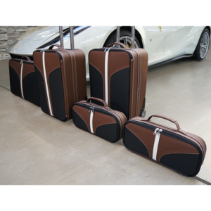 bagageväskor ferrari f12 fem väskor framför bil multicolour special