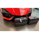 bagageväskor lamborghini revuelto framför bil