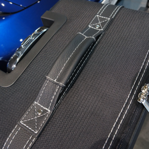 bagageväskor porsche taycan närbild nylon sidor läder handtag