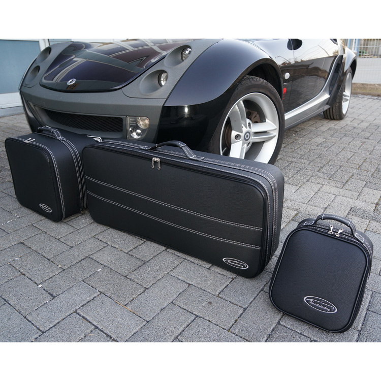 bagageväskor smart roadster framför bil