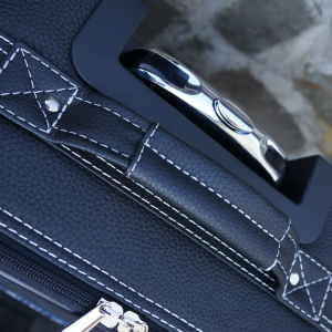 bagageväskor tesla model s detalj handtag 2