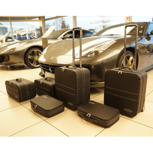 Ferrari gtc4 lusso bagageväskor alla sex framför bil 2