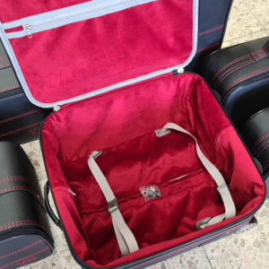 Ferrari gtc4 lusso bagageväskor röd insida röd söm