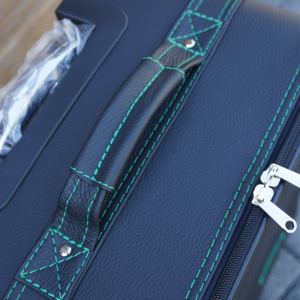 Ferrari Portofino bagageväskor detalj grön söm